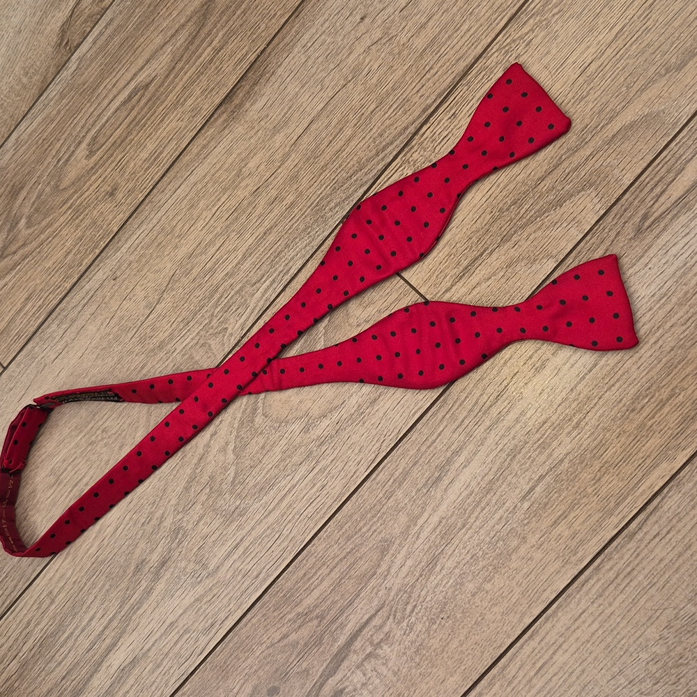 THE BERMUDA TIE England‎ HA & E Smith LTD Red Dots Mens Silk Bow Tie VTG